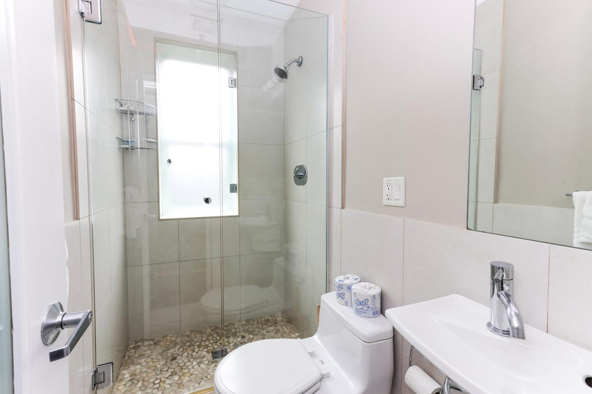 Furnished Newbury Street Studio, #6 Бостон Экстерьер фото