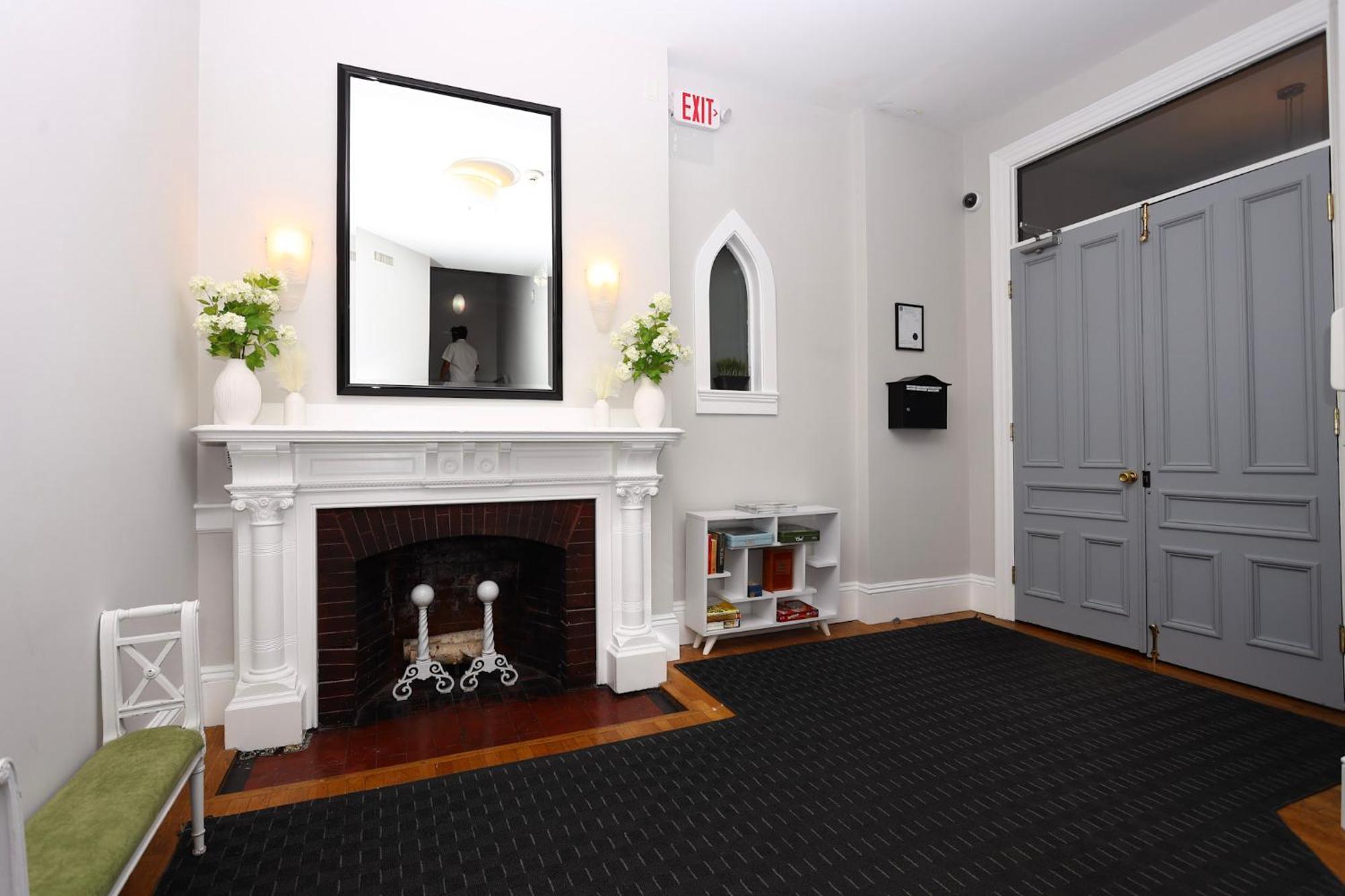 Furnished Newbury Street Studio, #6 Бостон Экстерьер фото